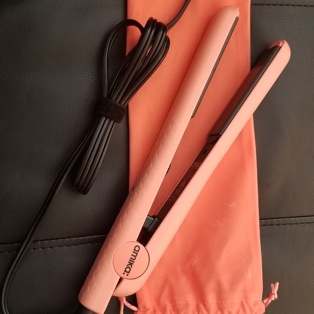 Amika: straightener